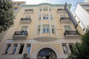 Cosmopolit, Athens