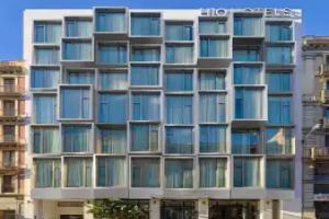 H10 Cubik, Barcelona