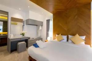 Karon Beach Pool Villa 2, Karon