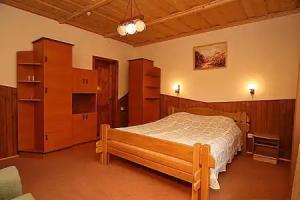 Smerekovyi Dvir, Zhdenevo