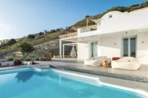 Santorini Heights, Pirgos