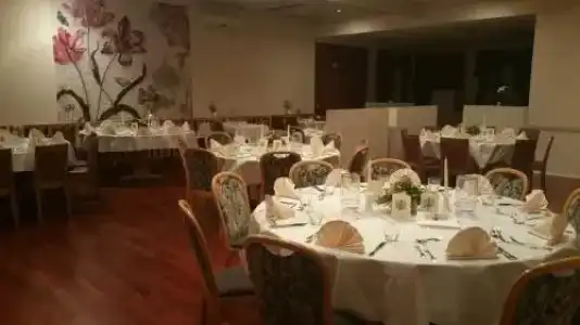 Hosser's Restaurant - 6