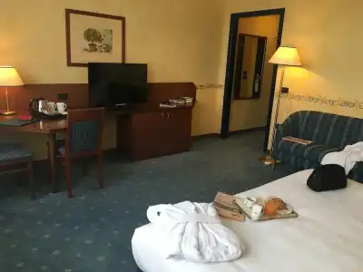 Doubletree by Hilton - 6