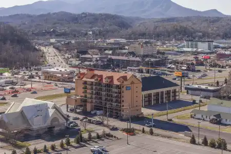Mountain Vista Inn & Suites - 11