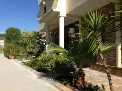 Red Rose Guest House - 2