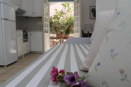 Ios Art Studios & Luxury Apartments - 1