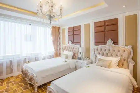 Hoang Trieu - 3