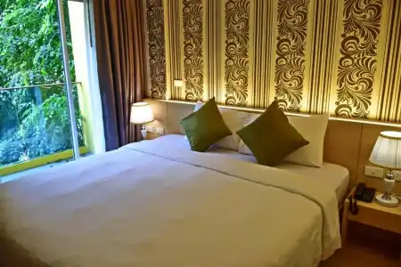 Ocean and Ole Patong - 25