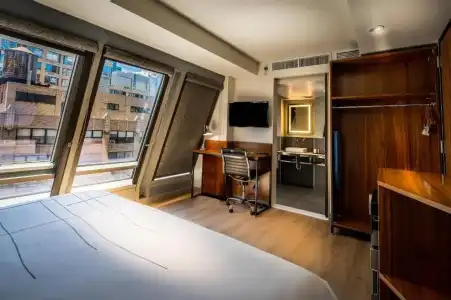 La Quinta Inn & Suites by Wyndham Times Square South - 24