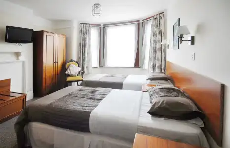 Sportsview Guest House - 15