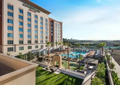 Courtyard Irvine Spectrum - 24