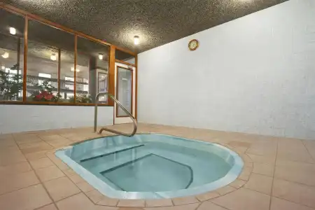 Days Inn by Wyndham Vernon - 14