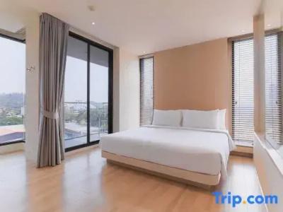 Balcony Seaside Sriracha & Serviced Apartments (SHA Extra Plus) - 209