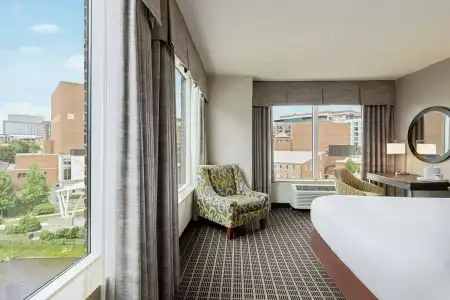 Hampton Inn & Suites Greenville-Downtown-RiverPlace - 77