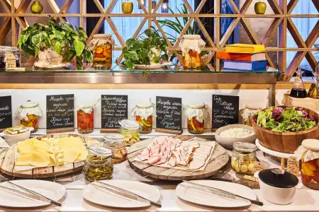 Park Inn by Radisson Kyiv Troyitska - 9