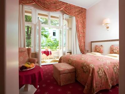 Augusta Am Kurfürstendamm - 1