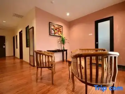 906 Riverside - 38