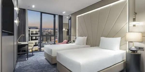 DoubleTree by Hilton - 4