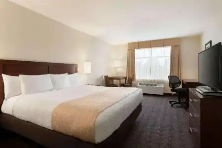 Days Inn by Wyndham Ottawa Airport - 12