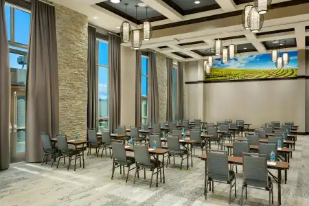 Hampton Inn & Suites Napa - 43
