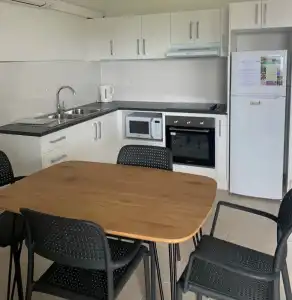 Airlie Beach Apartments - 17