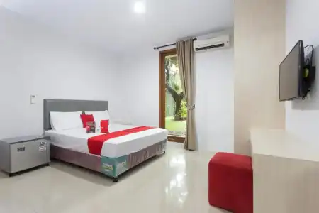 RedDoorz Plus near Cilandak Town Square 2 - 24