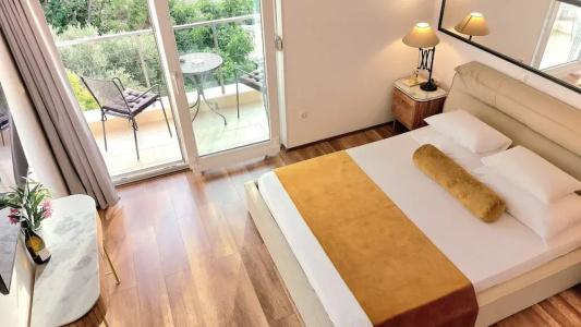 Refresh Boutique Apartments - 82
