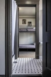 Gardner & Hostel - 98