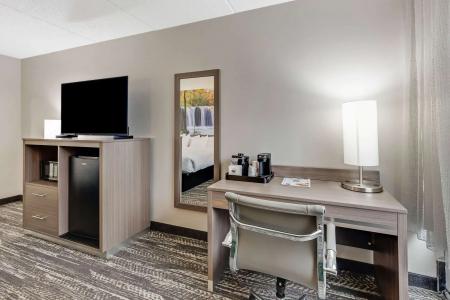 Clarion Pointe Near Erie Casino - 6