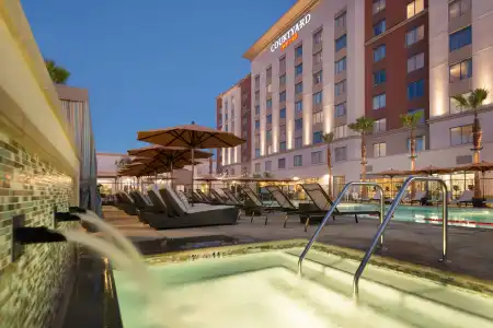 Courtyard Irvine Spectrum - 14