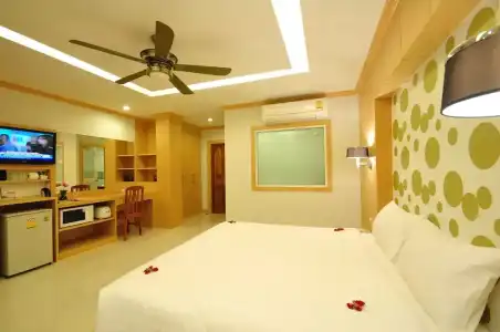 Green Harbor & Service Apartment - 56