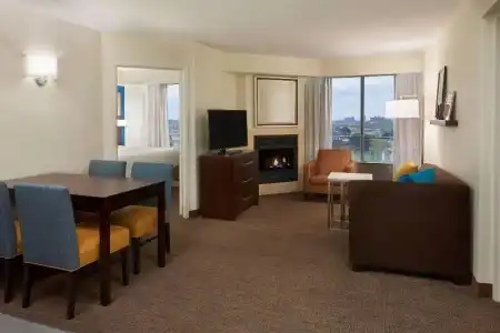 Residence Inn by Marriott Toronto Airport - 49