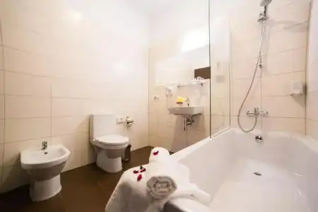 Ramada by Wyndham Lviv - 43