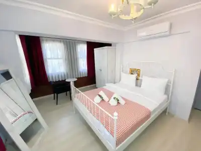 QueenBee Selcuk - 6