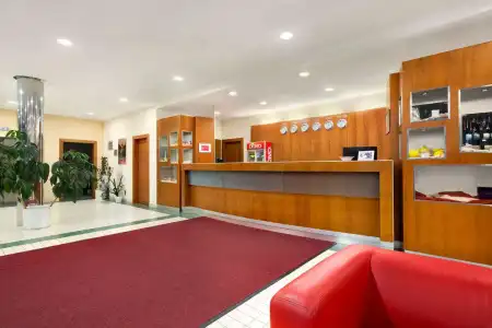 Ramada by Wyndham Airport - 1