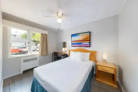 2400 Motel - 19