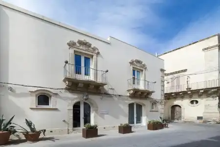 Re Federico Boutique - 0