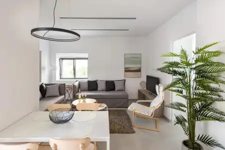 Cozy Corner Luxury Apartments - 33