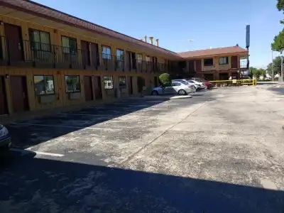 Super 7 Inn - 4