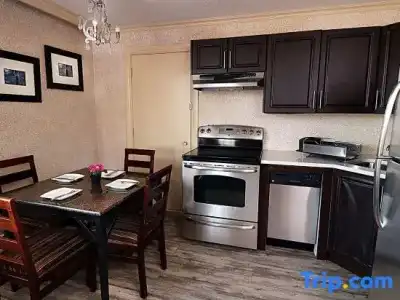 Divya Sutra Suites on Robson Downtown Vancouver - 92