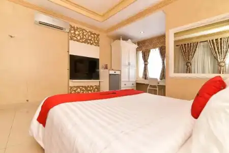 RedDoorz Plus near Discovery Shopping Mall Bali - 2