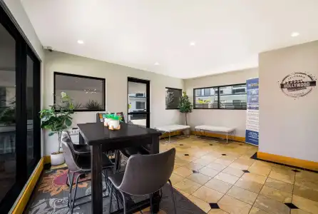 Sunset West, SureStay Collection by Best Western - 1