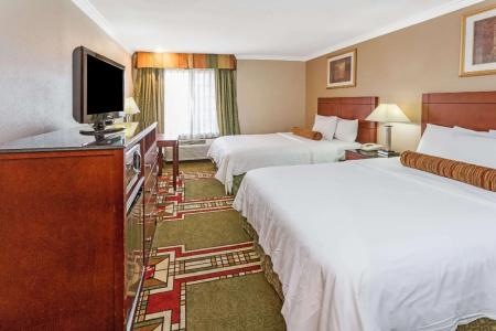 Howard Johnson by Wyndham Pasadena - 21