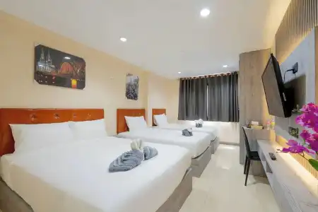 Square One Patong - 85