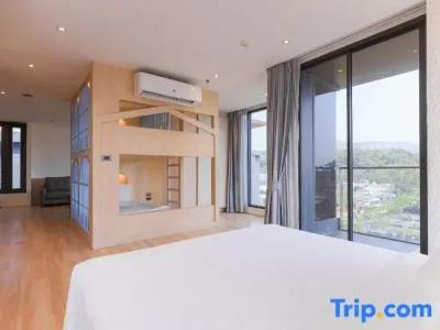 Balcony Seaside Sriracha & Serviced Apartments (SHA Extra Plus) - 213