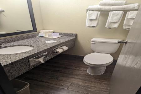 Quality Inn & Suites des Moines Airport - 8
