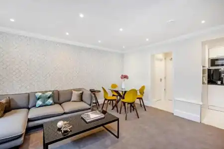 Queensgate Court - 81