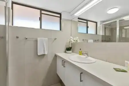 The Noosa Apartments - 282