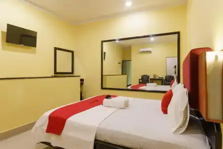 RedDoorz Plus near Ancol - 47