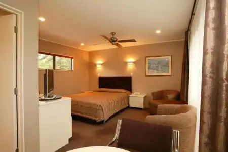 Cornwall Park Motor Inn - 2